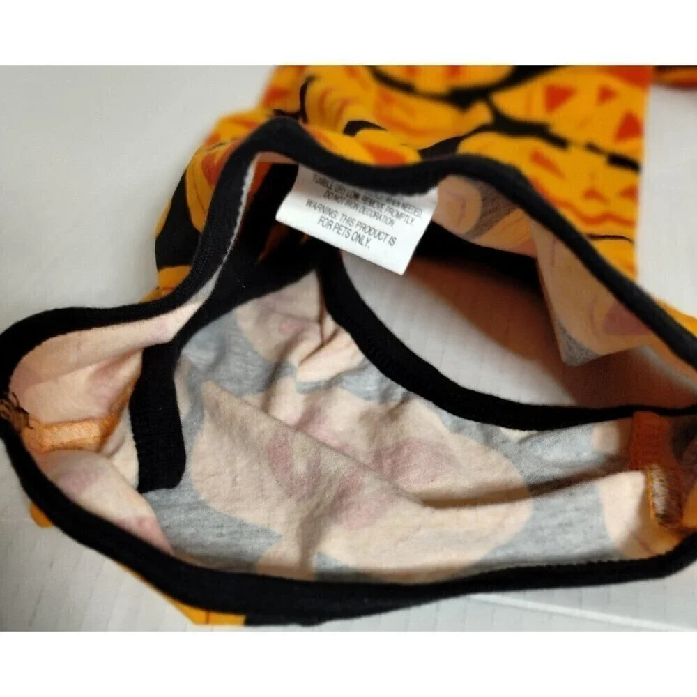 Dog Black‎ With Orange pumpkins Stretchy Tshirt size Med